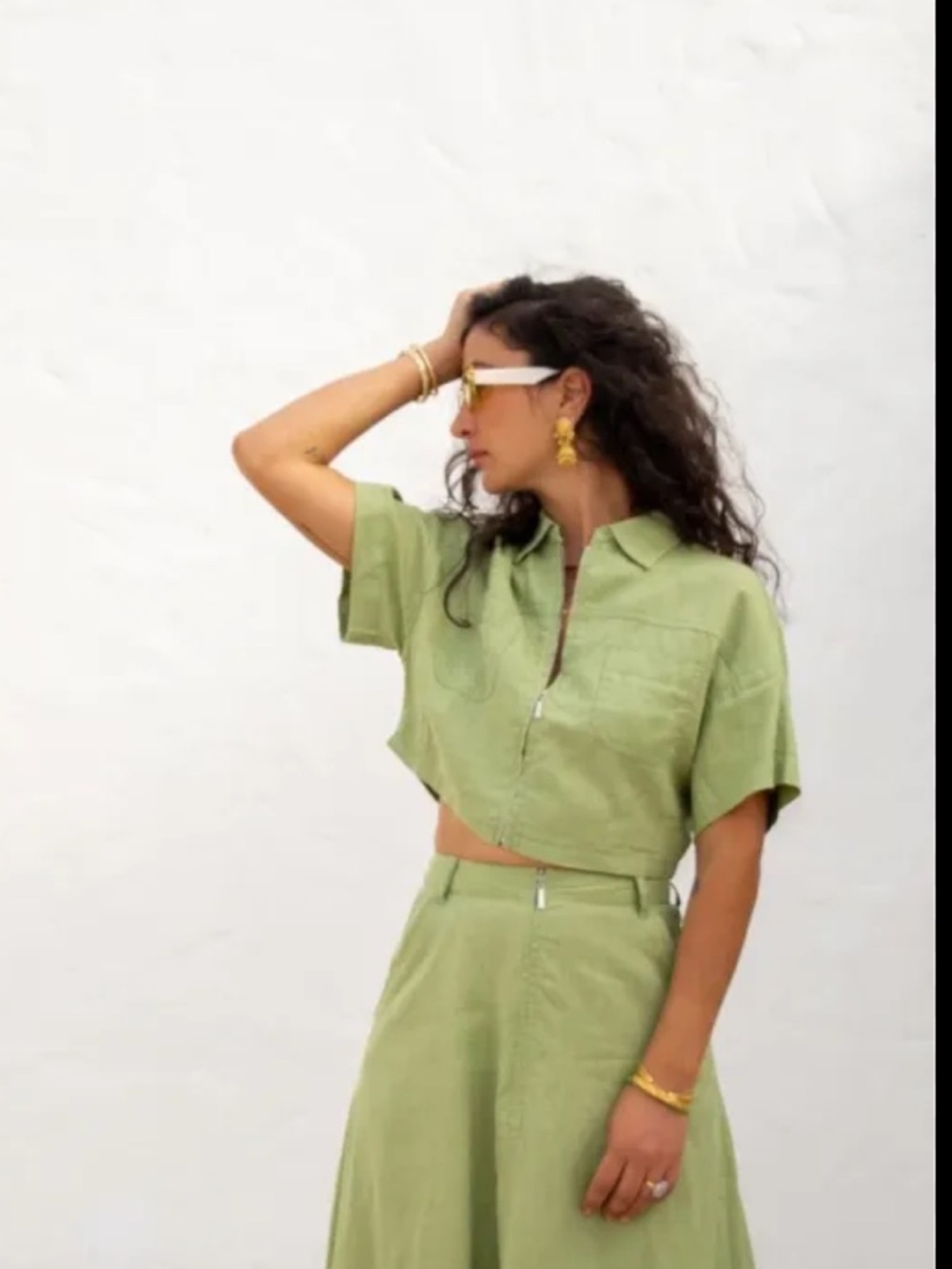 VRG Girl Baja Linen Cropped Collared Zip Up Blouse in Green. US 2. Retail $72 - Picture 3 of 7